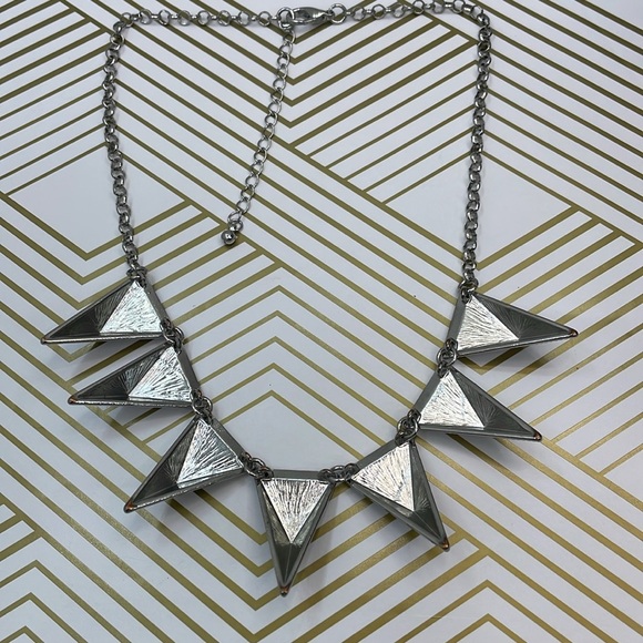 Vintage 90s choker with pavé crystals and spikes. - Picture 5 of 6